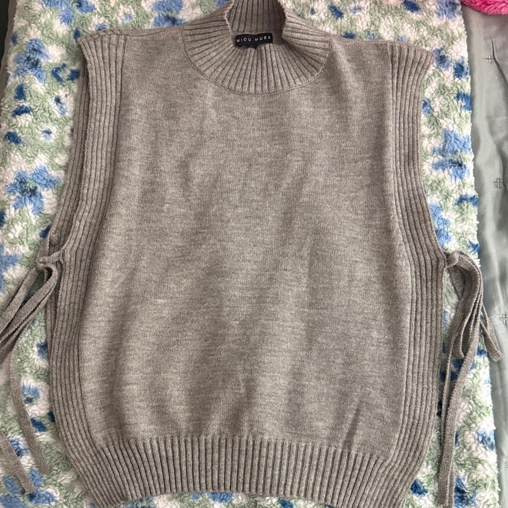 NWT. Miou Muse Turtleneck Sweater in Light Gray